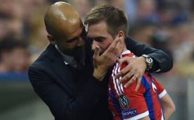Lahm es animado por Pep Guardiola en el banquillo del Bayern Munich. (AFP)