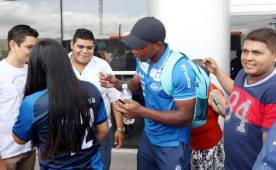 El portero del Real España y de la Selección de Honduras Luis López fue bastante ovacionado por los aficionados que los esperaron este domingo en Tegucigalpa.
