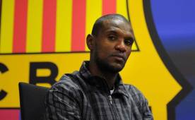 Abidal podría ocupar el cargo que dejó la salida de Andoni Zubizarreta, a los jugadores del Barcelona les agrada la idea. Foto AFP