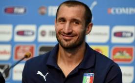 El defensor italiano espera que la sanción a Suárez pueda ser reducida.