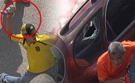 Los 10 minutos que duró la guerra de pedradas entre la afición de Real España y Marathón sembró el terror en vecinos, vendedores y demás seguidores de ambos equipos. Ni la Policía Nacional los pudo controlar.