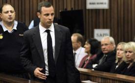 Este viernes la defensa de Pistorius presentará las conclusiones finales y en menos de un mes se conocerá el veredicto. Foto AFP