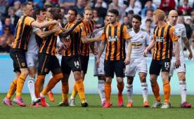 Hull City cayó de visita ante Swansea. El defensor catracho Maynor Figueroa no estuvo ni en la banca. Foto AFP