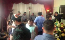 Salvadoreños le dan el último adiós al futbolista Alfreco Pacheco. Foto tomada Territorio Rojo.