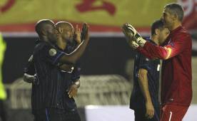 David Suazo celebra uno de los goles que marcó en China.