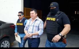 El periodista Henry Gómez cuando fue capturado por las autoridades hondureñas por el caso de corrupción en contra del Instituto de Seguridad Social. Foto Archivo