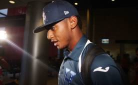 El delantero Anthony Lozano no quiso hablar con los medios luego de las fuertes críticas.