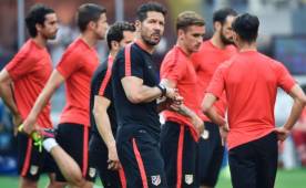 Simeone diseñó un ejercicio de posesión de balón a un solo toque por jugador.