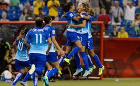 Las brasileñas celebrando el único tanto del partido ante las españolas.