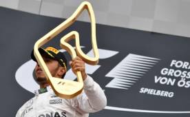 'Yo iba por el exterior (de la curva), no es mi culpa', señaló Hamilton.