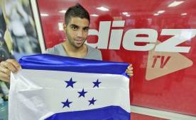 Jonathan Mejía en la redacción de diario DIEZ.