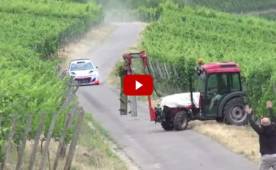 Thierry Neuville por poco choca con tractor en reconocimiento de pista del rally.
