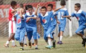 Los chicos de la República de Honduras remontaron un marcador adverso y al final clasificaron a la final tras ganar por la vía de los penales. Foto Neptalí Romero