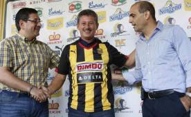 Mauro Reyes ya se puso la camisa aurinegra y expresa que el objetivo es 'ser campeón'. Foto Delmer Martínez