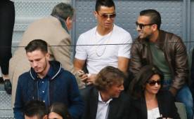 Cristiano Ronaldo en el Madrid Open. En la fila también aparece Saúl Ñíguez del Atlético de Madrid. Foto EFE.