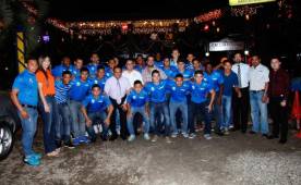 Jugadores del Honduras Progreso y representantes de Banco de Occidente. Fotos Neptalí Romero.