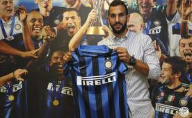 Martín Montoya posó este viernes con la camiseta del Inter de Milán.