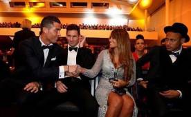 Así fue el saludo entre Cristiano y Antonella Rocuzzo.