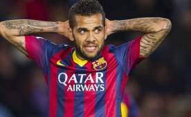 Dani Alves aún no define su futuro una vez que finalice su temporada con Barcelona.