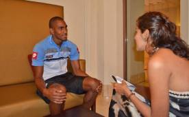 Nuestra compañera Belkis Martínez entrevistando a Jerry Bengtson.