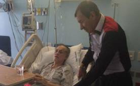 El entrenador tico “Macho” Arrieta, visitó este lunes a Chelato.