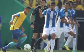 La Selección Nacional de Honduras no pudo. Neymar que es marcado por Marcelo Espinal hizo fantasías frente a los catrachos en el mítico estadio Maracaná.
