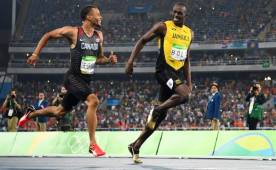 El jamaiquino Usain Bolt y el canadiense Andre de Grasse cruzaron la línea de meta en semifinal de 200 metros entre risas y bromeando.