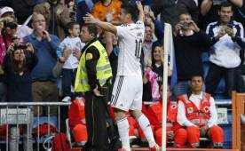 James Rodríguez se fue al banderín de esquina a celebrar su anotación ante el Almería. Foto EFE