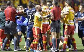 El partido de ida semifinal donde el Herediano venció 3-0 al América, fue muy accidentado.