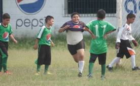 En un partido apretadísimo, la escuela 15 de Septiembre venció 3-2 a la Bilingüe La Sierra en el estadio Las Alsasias. Foto Neptalí Romero
