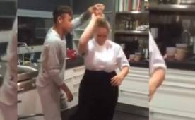 'Como amo a esta mujer' escribió Neymar en su cuenta de Instagram con el video.