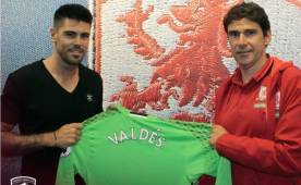Víctor Valdes fue presentado hoy junto a su nuevo entrenador Karanka.