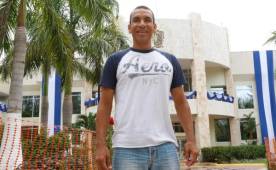 Leonardo Isaula aparte de ser el que más ha jugado con 502 partidos, ha sido el más expulsado de la historia de la Liga con 19 rojas, superando a Javier Portillo, que tiene 14 expulsiones.