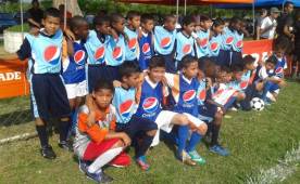 La Copa Gatorade está promoviendo a niños de 12 años y este jueves inició la actividad en la Zona de San Pedro Sula. Foto Neptalí Romero