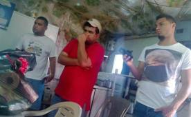 Marlon Licona compartió con una familia de escasos recursos económicos y les llevó alegría.