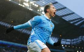 Samir Nasri celebra su anotación, triunfo para valioso para el Manchester City.