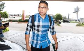 Emilio Izaguirre tenía previsto arribar el lunes a Houston, pero tuvo problemas de vuelo y completó hasta este martes a la Bicolor. Foto Josué Banegas