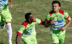 Emil Martínez celebró al estilo Cristiano su gol a lo Panenka. FOTO Neptalí Romero