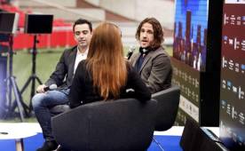 Xavi Hernández junto a Puyol en un acto como embajadores de la Liga española. Foto EFE.