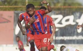 El delantero Carlo Costly marcó el gol del empate con el que Olimpia rescató un punto en su visita al estadio Excélsior de Puerto Cortés. Foto Melvin Cubas