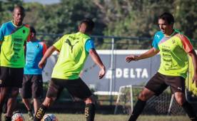 Allan Lalín y Claudio Cardozo durante el entrenamiento de este miércoles. Foto Melvin Cubas.