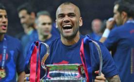 Dani Alves podría seguir en el Barcelona, pero depende de él.