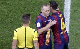 Por molestias, Iniesta tuvo que salir del campo al minuto 56 de la final de Copa del Rey ante Athletic Bilbao. Foto EFE