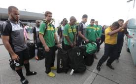 La selección de Guayana a su llegada al aeropuerto Ramón Villeda Morales. (Fotos: Delmer Martínez/Diez)