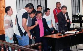 Los jugadores hoy en el Tribunal Primero de Sentencia Penal de Quetzaltenango. Foto Prensa Libre