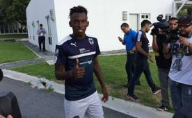 Alberth Elis ya luce los colores alusivos a su nuevo equipo, el Monterrey.