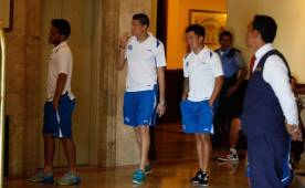 Andrés Flores, Henry Hernández y Jaime Alas solo bajaron de sus habitaciones a desayunar y luego retornaron para descansar. (FOTO: DIEZ.HN)