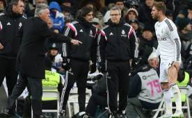 Sergio Ramos salió del campo al minuto 9 del duelo ante Sevilla tras sentir molestias y este viernes se confirmó el alcance de la lesión. Foto AFP
