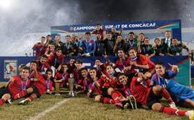 La celebración de la Sub 17 de México al ganar el título en el estadio Morazán.