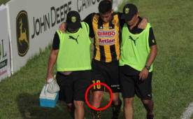 Luciano Ursino al salir del duelo ayer ante Real Sociedad en Tocoa en el que Real España igualó 3-2 ante los coloneños. FOTO: Esau Ocampo